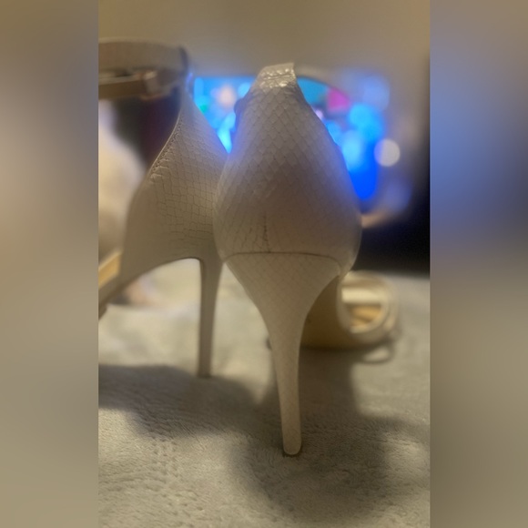 NEW MICHAEL KORS Mid Sandal White - Picture 7 of 10